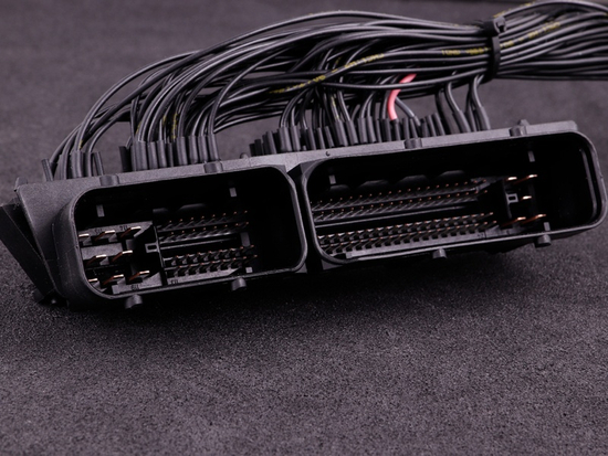 Adapter do połączenia seryjnej wiązki silnika MaxxECU 1890 Audi S4 2.7 turbo (ME 7.1) z komputerami MaxxECU RACE