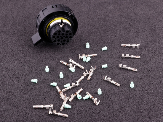 MaxxECU 2016 BMW DCT/8HP 16-pin connector