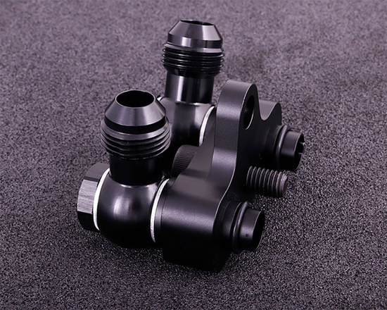 Adapter do podłączenia chłodnicy oleju MaxxECU 2032 do skrzyń biegów BMW 335i, M3, M4 DCT ze złączami AN-8