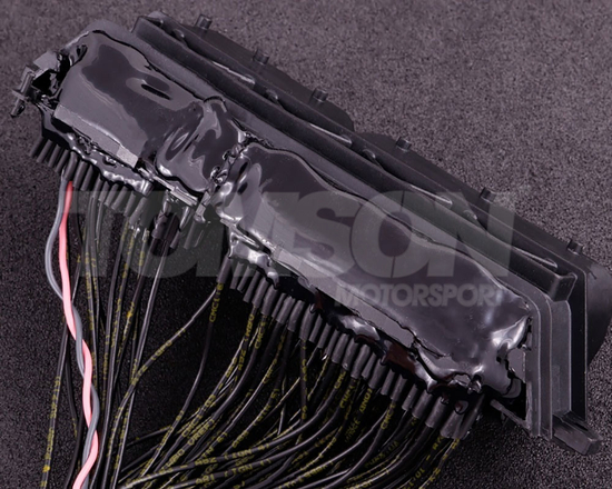 MaxxECU 1902 plugin adapter for Ford Focus RS/ST 2010 (ME 9.0) engines with MaxxECU RACE ECU's