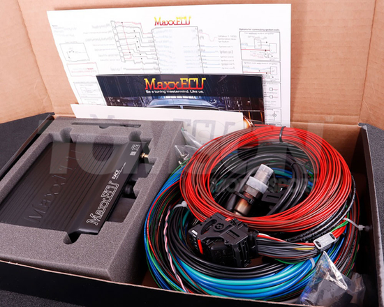 Komputer stand alone MaxxECU RACE 2251 (wersja premium ze złączami, wiązką, sondą szerokopasmową LSU 4.9 i akcesoriami)